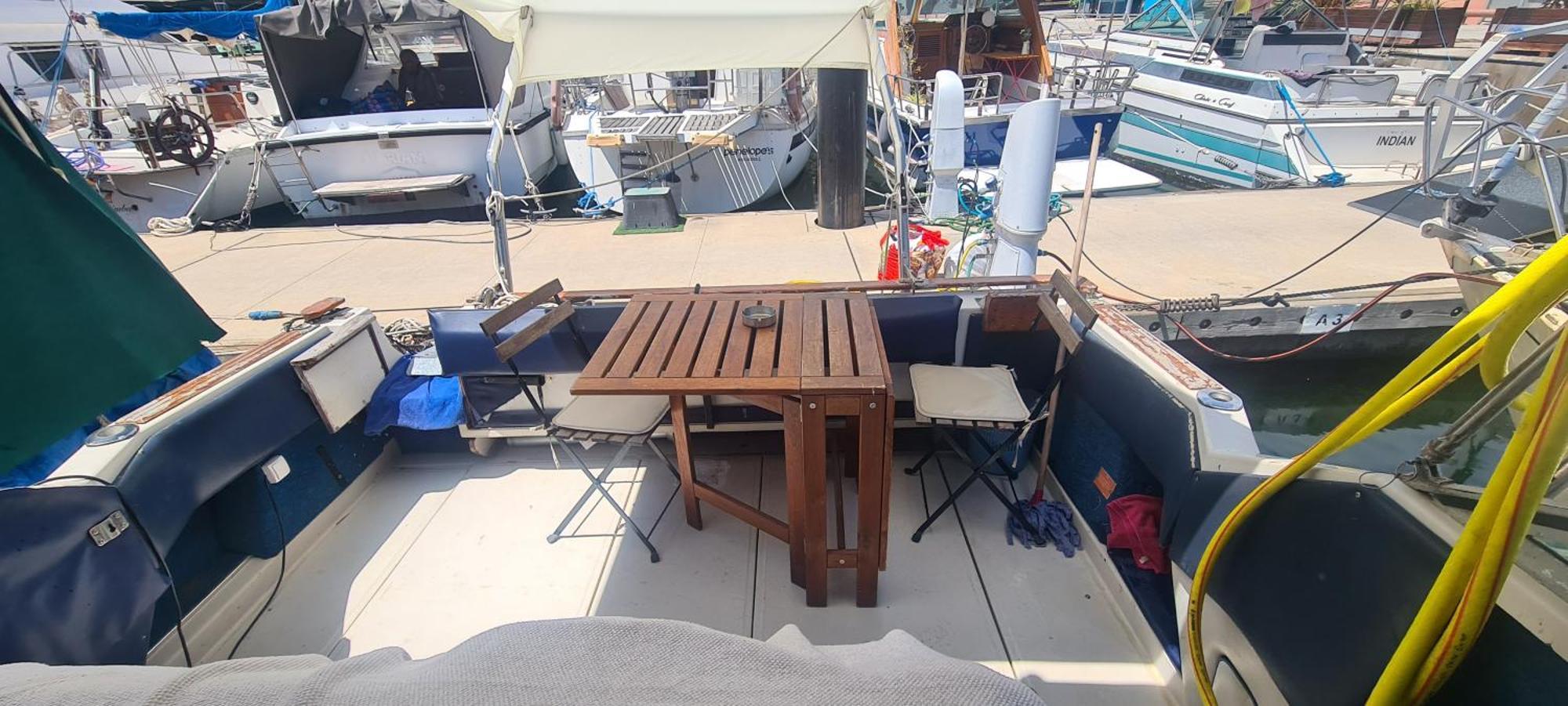 Boat To Sleep In Barcelona Hotel ซานต์อาเตรียเดเบซอซ ภายนอก รูปภาพ